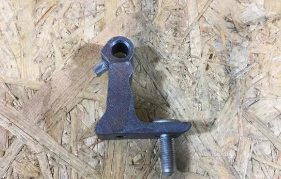 Audi Q7 4M Rear door lower hinge 4M0831403A