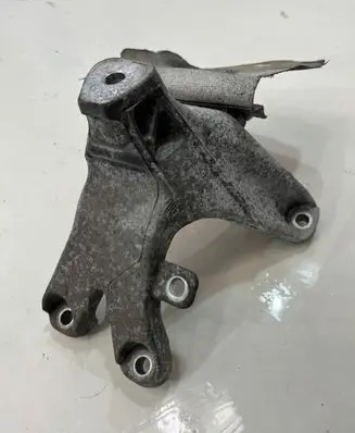 Audi A4 S4 B8 8K Engine mounting bracket