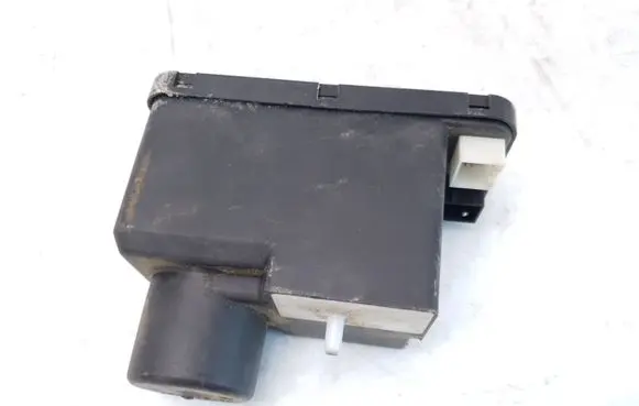 Audi A6 S6 C4 4A Central locking vacuum pump 4A0862257C 8TN00689300