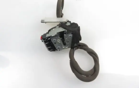 Infiniti Q50 Front door lock