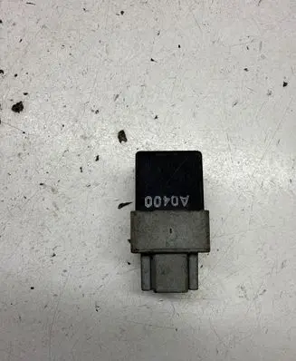 Volvo S40, V40 Other relay MB953394 72HM100 PA6GF30