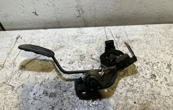 Toyota Avensis Verso Accelerator throttle pedal 8928147010 06D25 1983003010