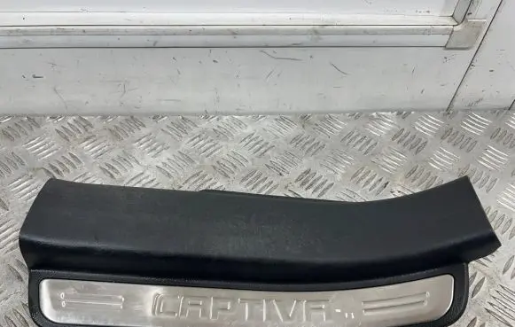 Chevrolet Captiva Rear sill trim cover 96630473