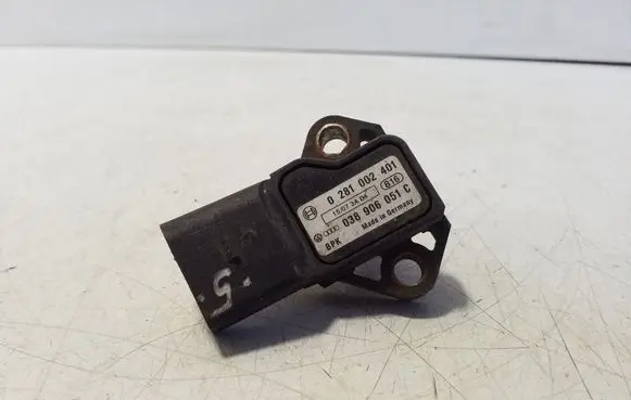 Volkswagen Golf V Air pressure sensor 0281002401 038906051C