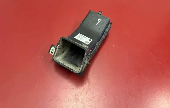BMW X1 U11 Brake cooling air channel/duct 9883605 51749883605