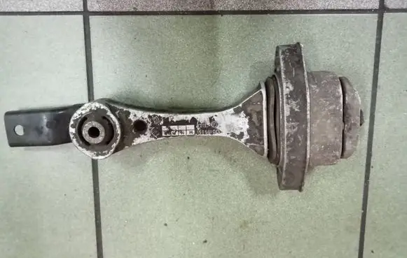 Volkswagen Golf IV Engine mount bracket 1j0199851m