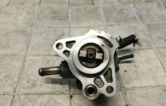 Toyota Avensis T250 Vacuum pump 2930027020 0810002740