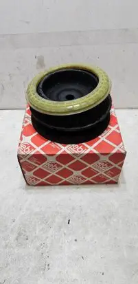 Ford Mondeo MK I Front coil spring rubber mount B391330 17158 22200038902