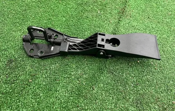 Audi A7 S7 4G Engine bonnet/hood lock/latch loop/hook 4G8823480B