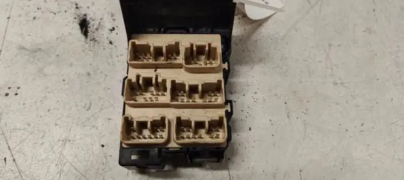 Toyota Avensis T250 Fuse module