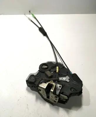 Suzuki Grand Vitara II Front door lock 5L0710