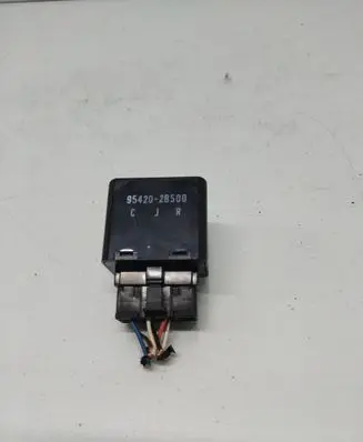 Hyundai Santa Fe Window wiper relay 954202B500