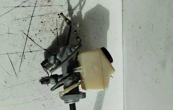 Volvo XC90 Brake fluid reservoir 8683272 8414089
