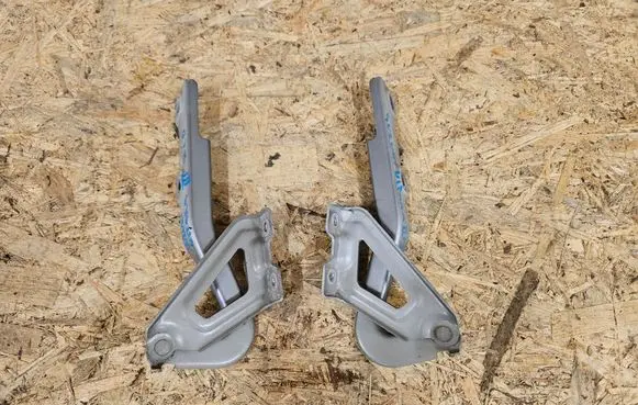 Suzuki Vitara (LY) Engine bonnet/hood hinges 61ML61MR