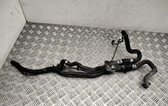 Volvo V70 Engine coolant pipe/hose