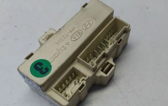 Hyundai Sonata Relay mounting block 919403K050
