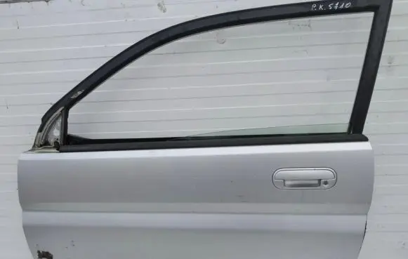 Honda HR-V Front door sidabrine
