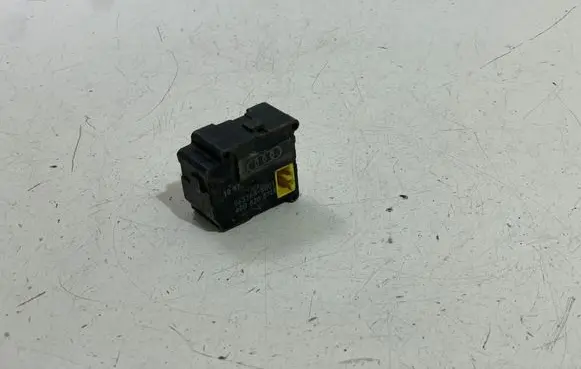 Audi A8 S8 D2 4D Air flap motor/actuator 4D0820511A