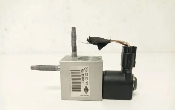 Mercedes-Benz C W205 Valve A2058307401