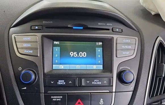 Hyundai ix35 Radio/CD/DVD/GPS head unit 961702Y600TJN IMPRK1546908