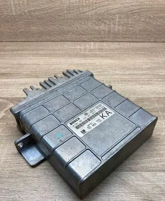 Opel Vectra B Engine control unit/module ECU 90464735 0281001335