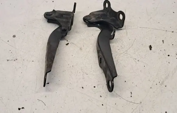 Toyota Prius (XW20) Tailgate/trunk/boot hinge