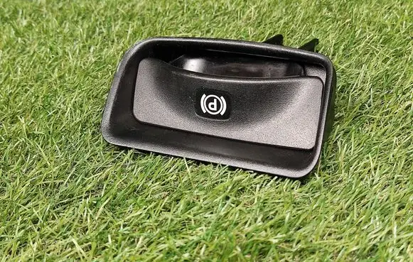 Mercedes-Benz CLS C219 Hand brake release handle 2114270120