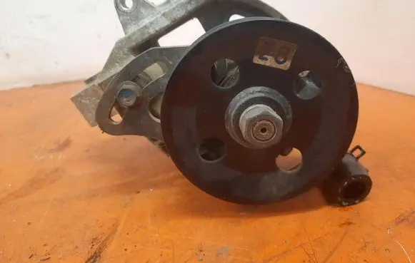 Chevrolet Aveo Power steering pump 96981964