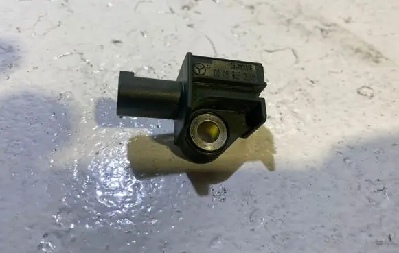 Mercedes-Benz E W212 Airbag deployment crash/impact sensor A1729056000 5WK44192