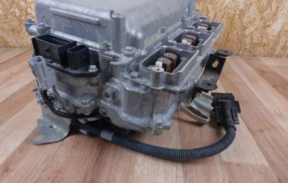 Toyota RAV 4 (XA40) Voltage converter inverter G927048060 G92A042030