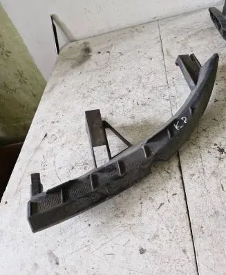 Front bumper mounting bracket