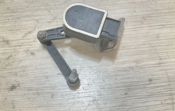 Headlight/headlamp level sensor