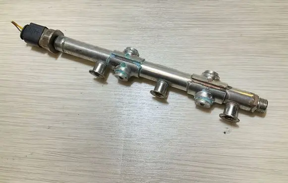 Fuel pressure sensor