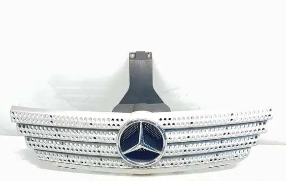 Mercedes-Benz C W203 Front grill A2038801283