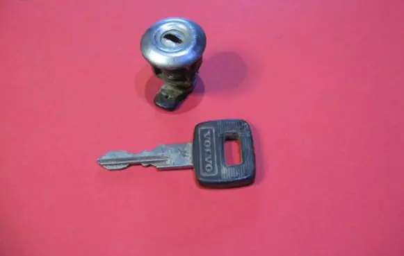 Volvo 340 - 360 Tailgate exterior lock 34090