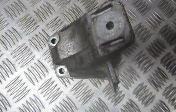 Audi A6 S6 C5 4B Engine mounting bracket 8d0199308d
