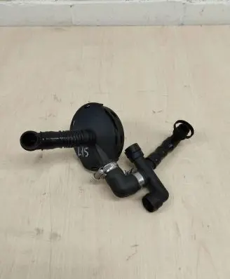Audi A6 S6 C5 4B Breather valve 077105245C