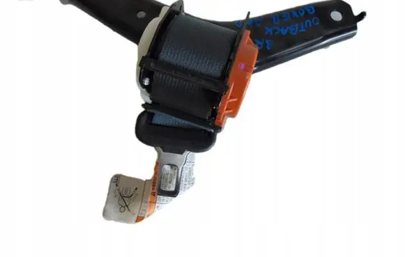 Subaru Outback Middle seatbelt (rear) 