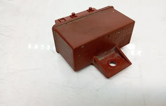 Suzuki Grand Vitara II Fuel pump relay 9629945980 03725