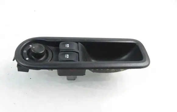 Renault Clio III Electric window control switch 8200356515