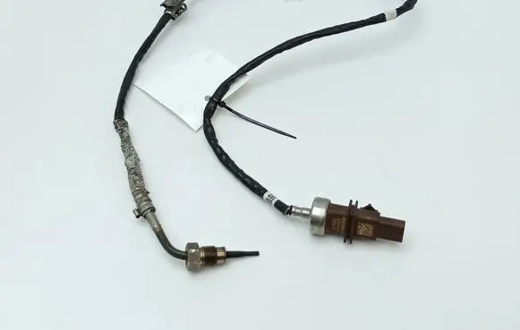 Audi A4 S4 B9 8W Exhaust gas temperature sensor 04L919529E