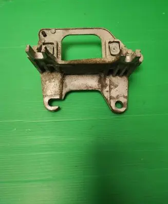 Opel Vivaro Engine mount bracket 112228161R