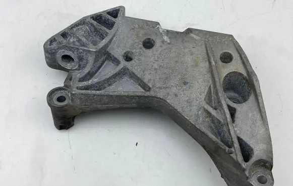 Volkswagen Tiguan Allspace Engine mounting bracket 06K199207A