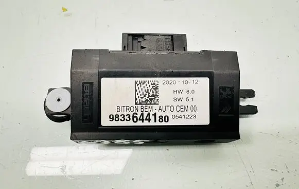 Citroen C5 Aircross Door control unit/module 9833644180