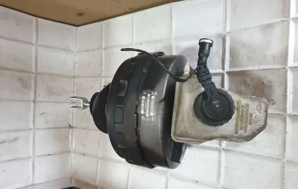 BMW 1 E81 E87 Brake booster 29675945004