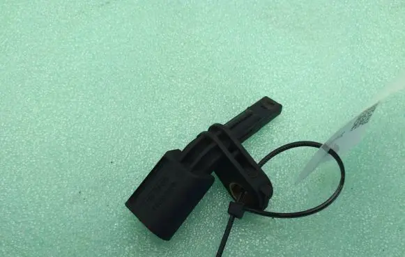 Volkswagen PASSAT B6 ABS brake wheel speed sensor 7H0927804