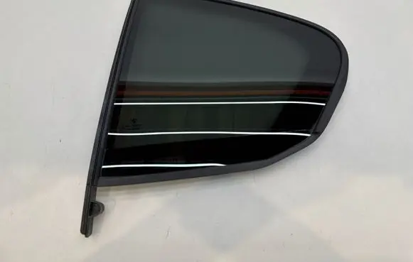 BMW 5 G30 G31 G38 Rear vent window glass 7387455