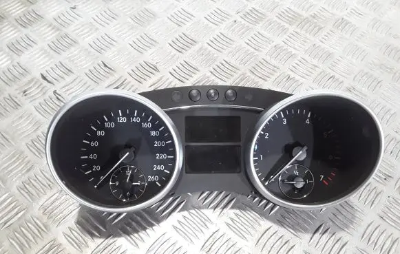Mercedes-Benz ML W164 Speedometer (instrument cluster) A2C53168071 A1645406948 A2C53337585