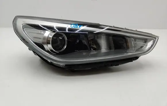 Hyundai i30 Headlight/headlamp 92102G4XXX