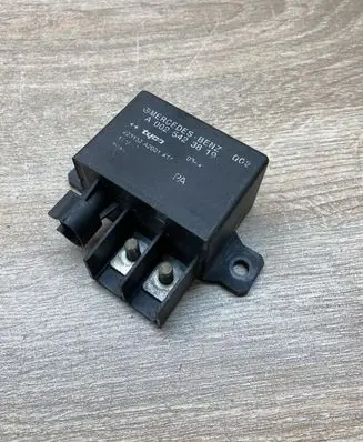 Mercedes-Benz E W211 Glow plug pre-heat relay A0025423819